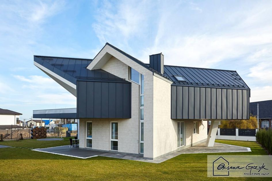 Strut House